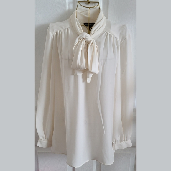 Banana Republic Tie-Neck Blouse - Picture 5 of 9